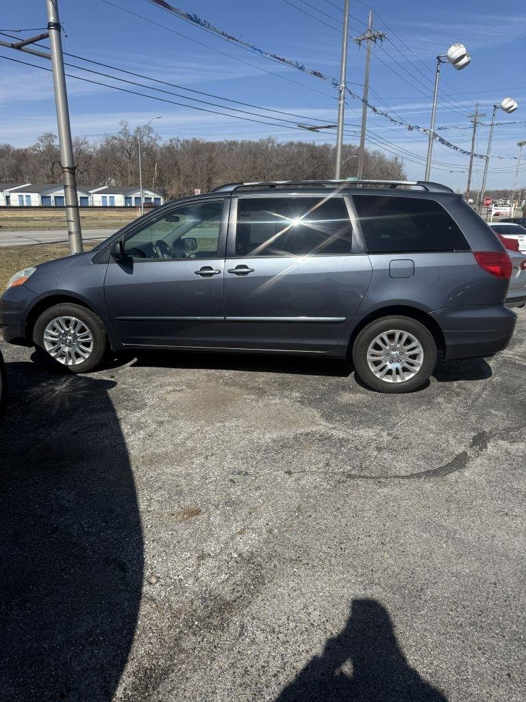 Toyota Sienna LE AWD 2009