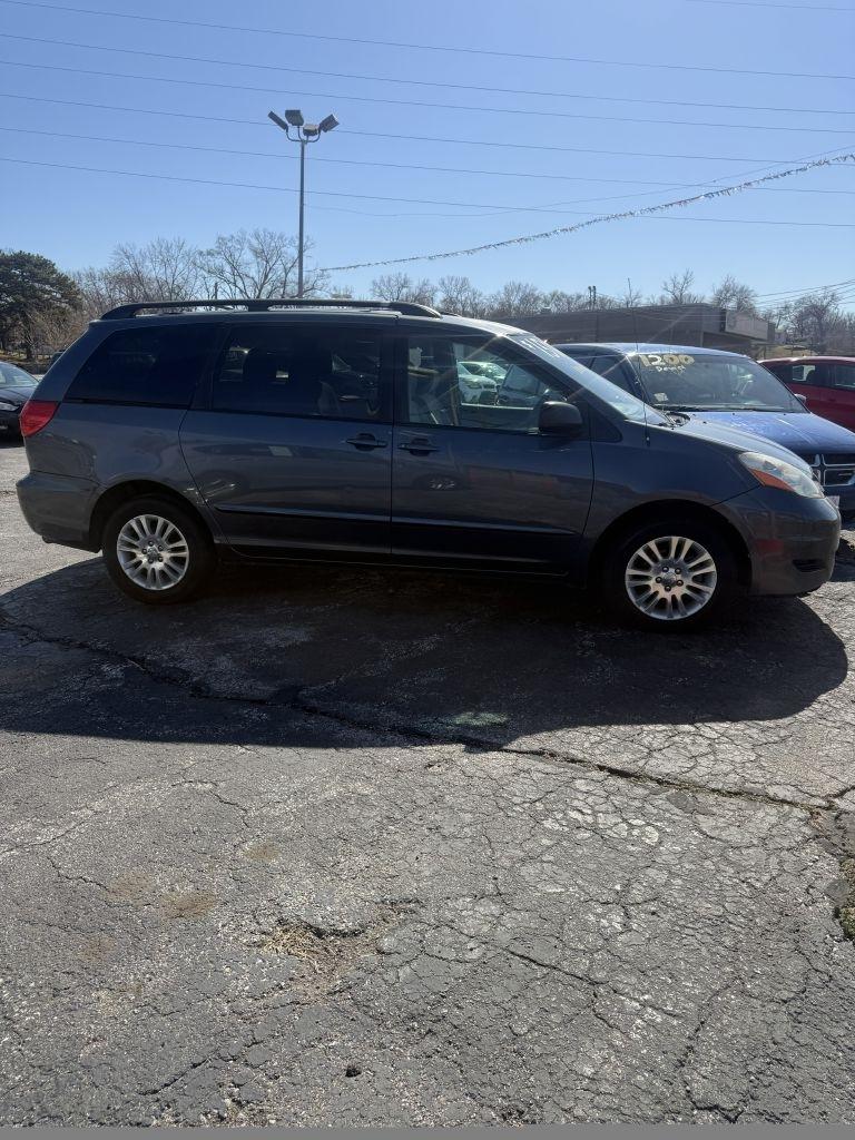 Toyota Sienna LE AWD 2009