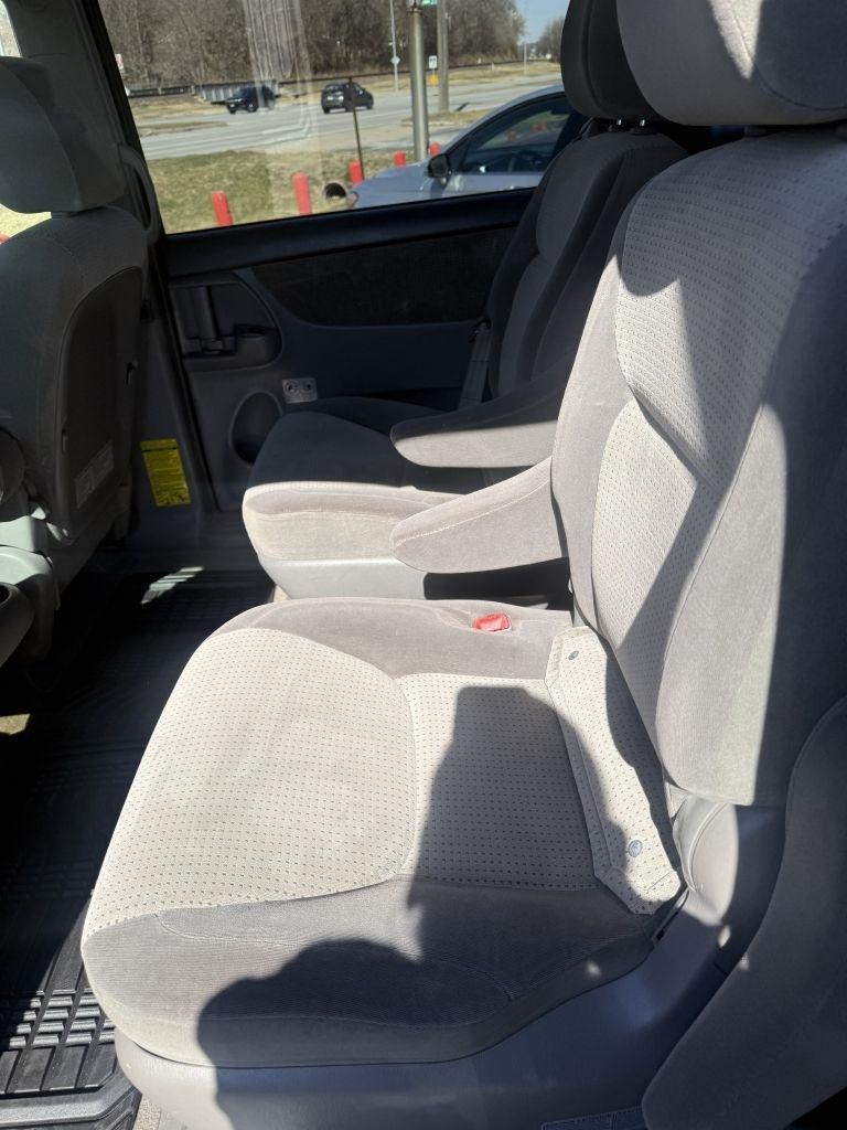 Toyota Sienna LE AWD 2009