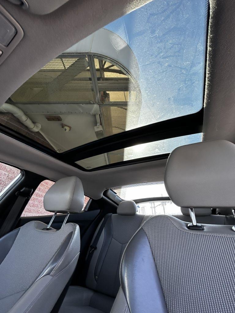 Hyundai Veloster Base 2012