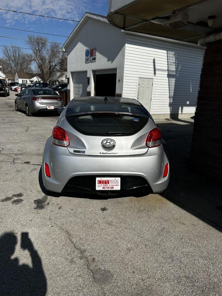 Hyundai Veloster Base 2012