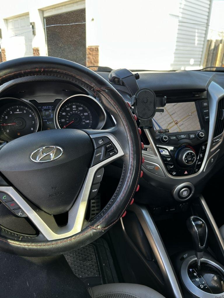 Hyundai Veloster Base 2012