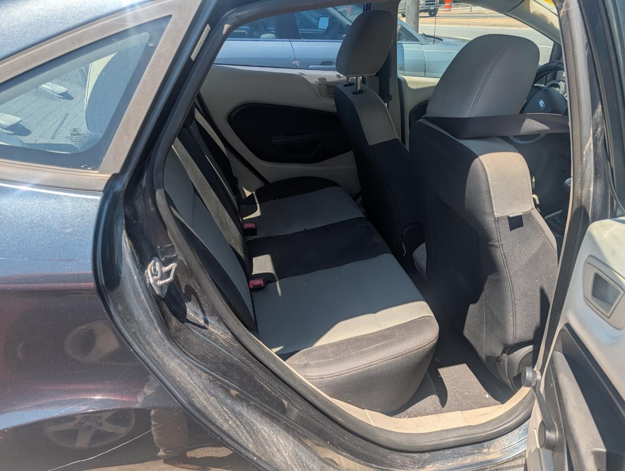 Ford Fiesta S Sedan 2011