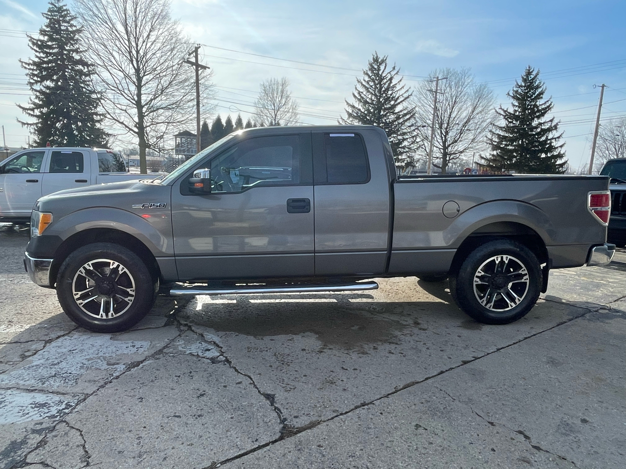 Ford F-150 XL SuperCab 2WD 2011