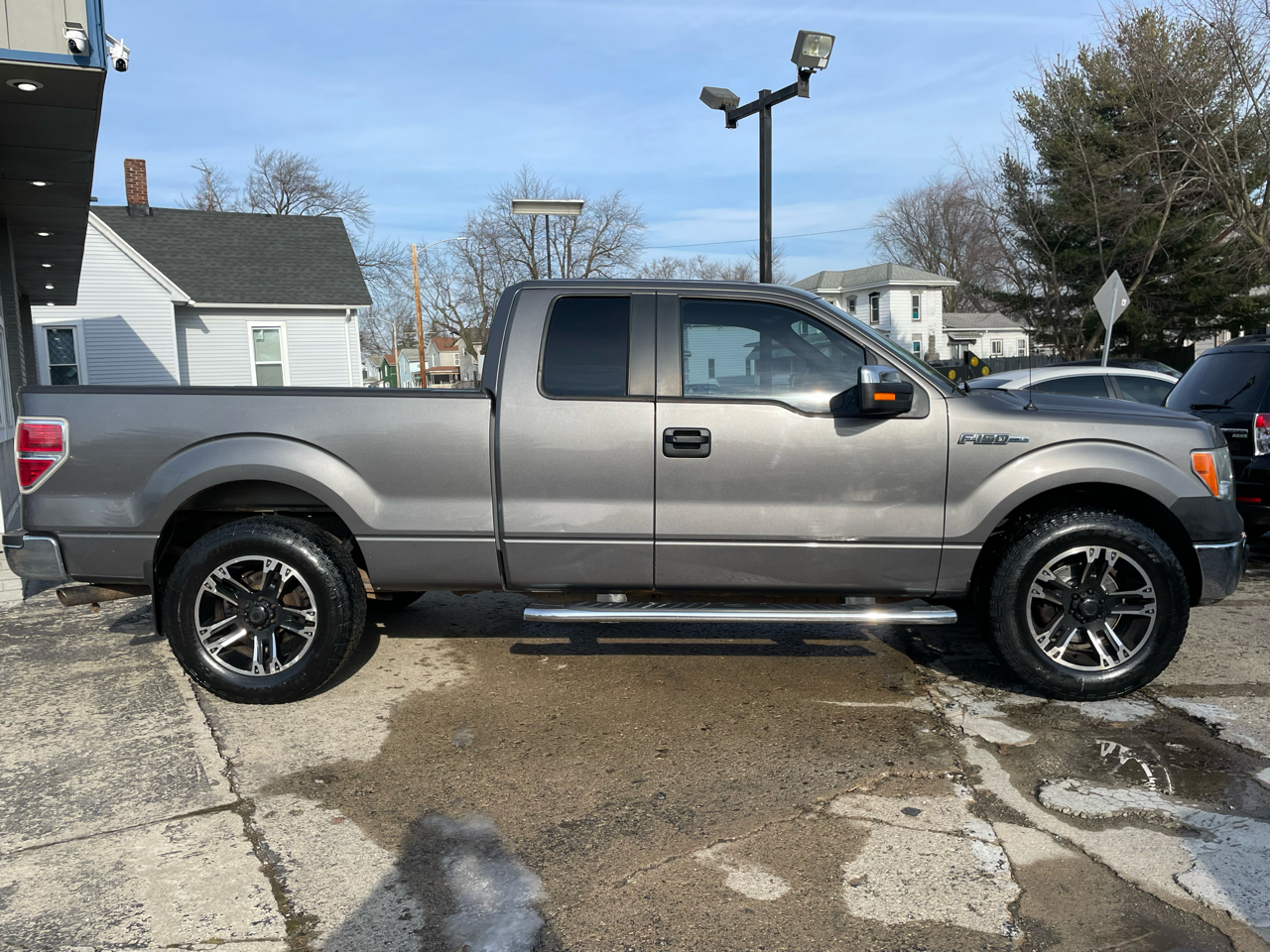 Ford F-150 XL SuperCab 2WD 2011