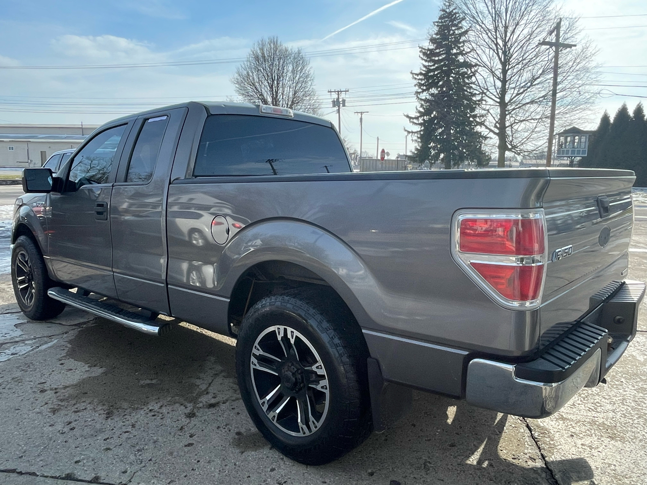 Ford F-150 XL SuperCab 2WD 2011