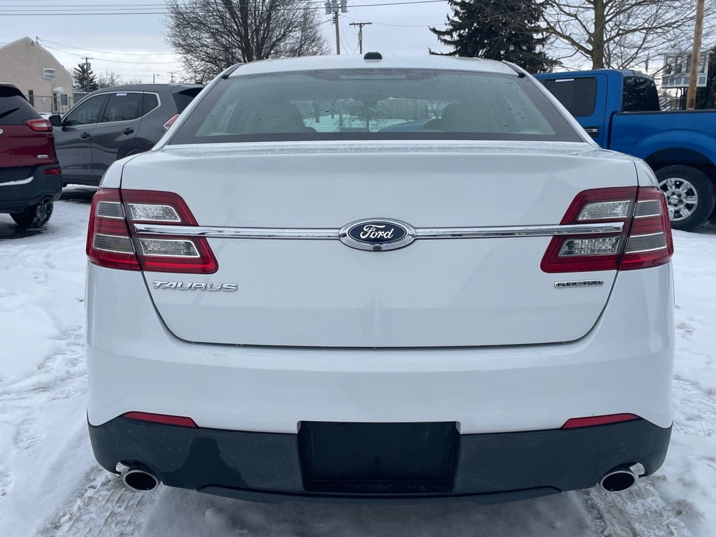 Ford Taurus SE FWD 2015