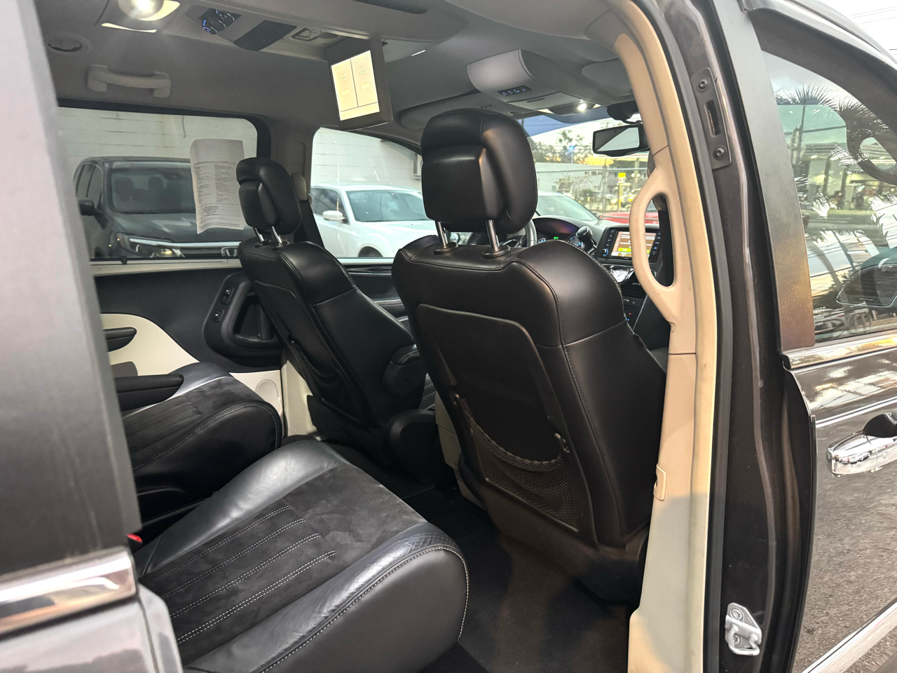 Chrysler Town & Country Limited 2016