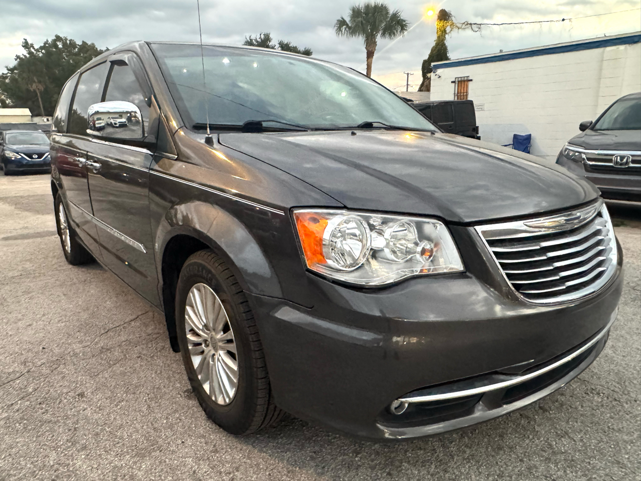 Chrysler Town & Country Limited 2016
