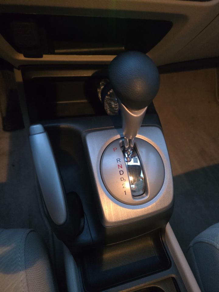 Honda Civic LX Sedan 5-Speed AT 2009