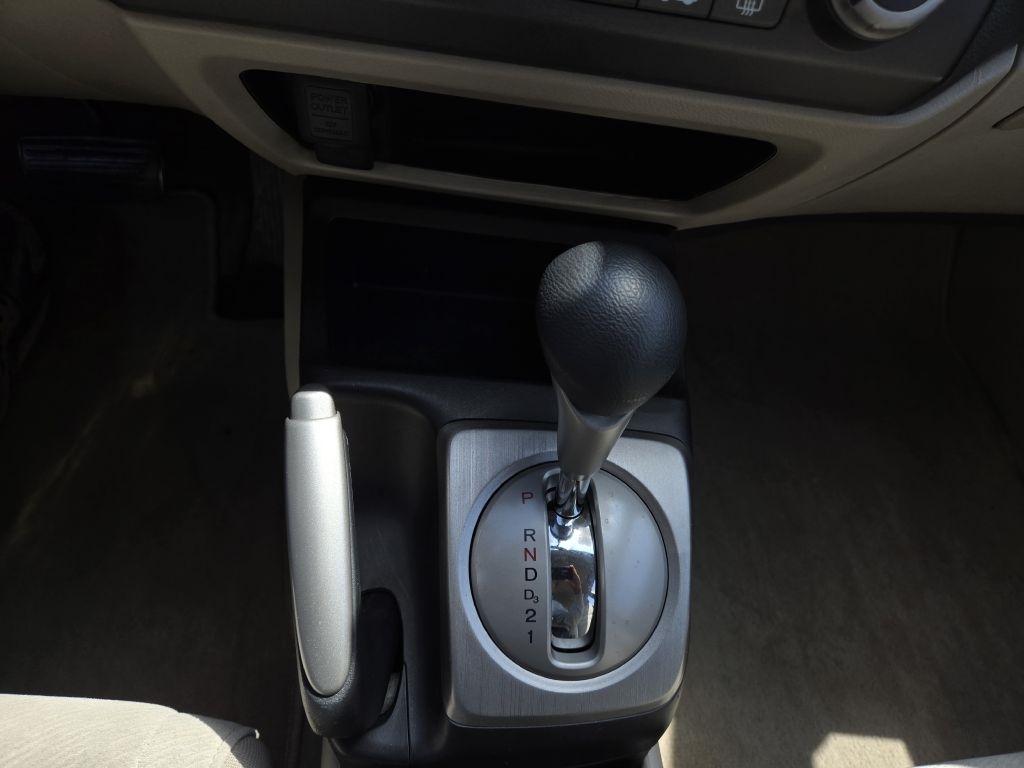 Honda Civic LX Sedan 5-Speed AT 2009