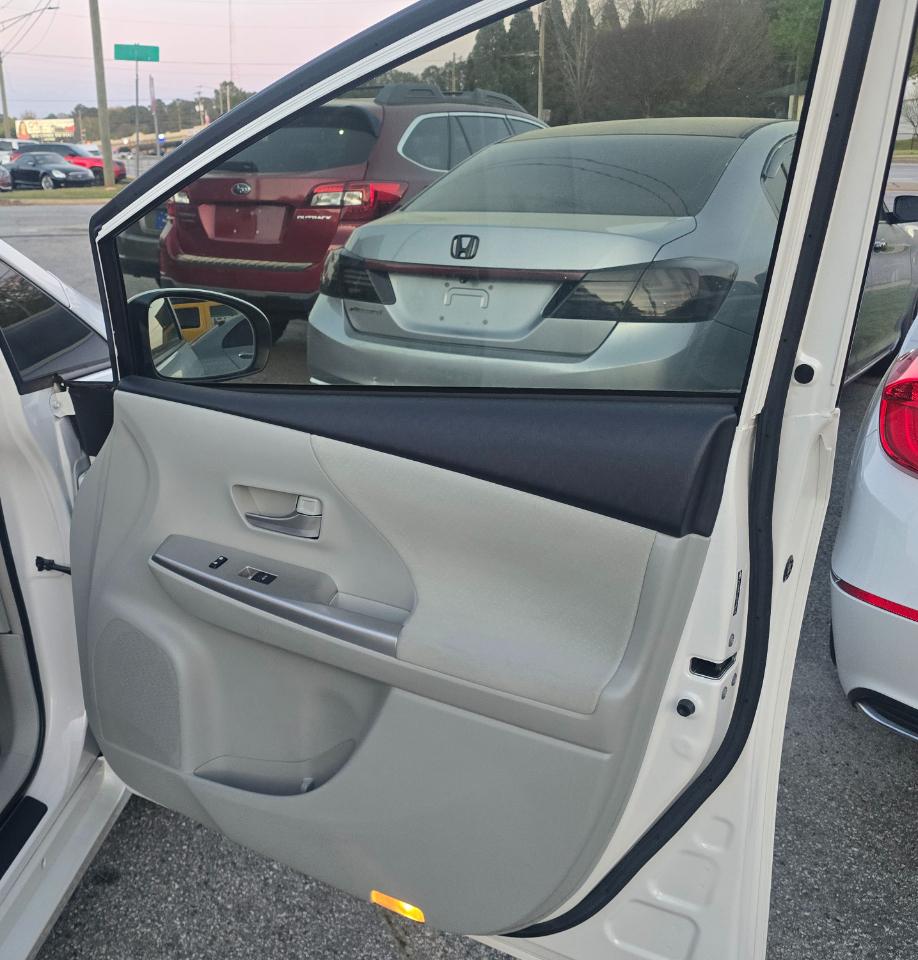 Toyota Prius V Two 2012