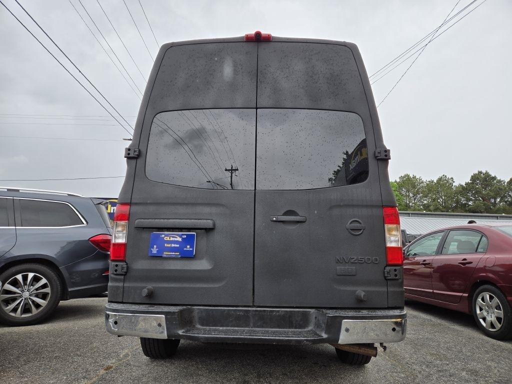 Nissan NV Cargo 2500 HD S V8 High Roof 2012