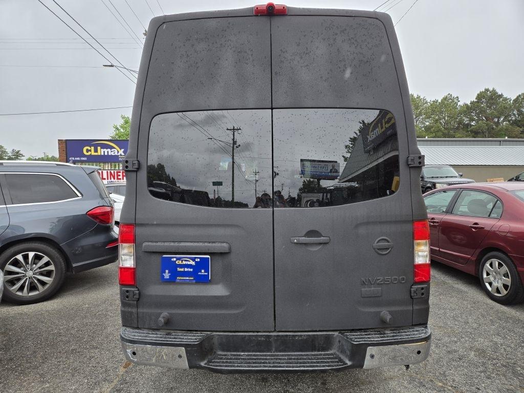Nissan NV Cargo 2500 HD S V8 High Roof 2012