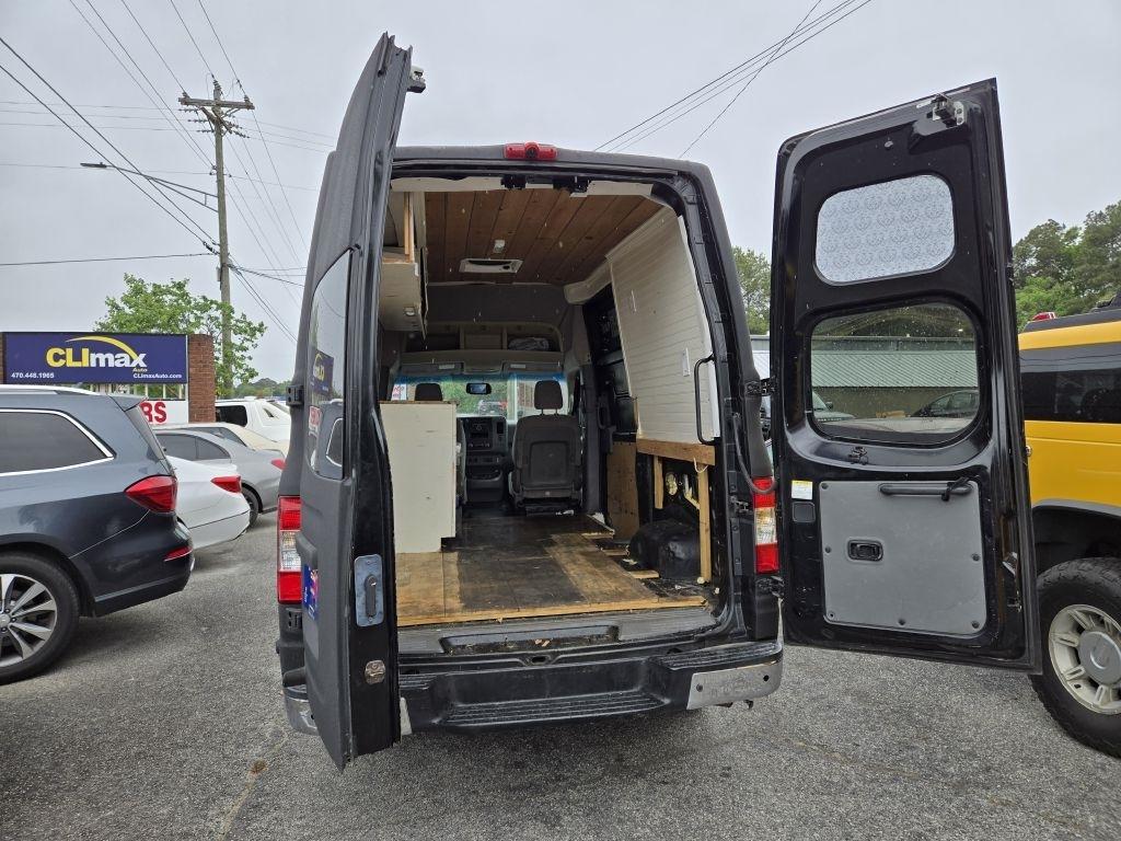 Nissan NV Cargo 2500 HD S V8 High Roof 2012