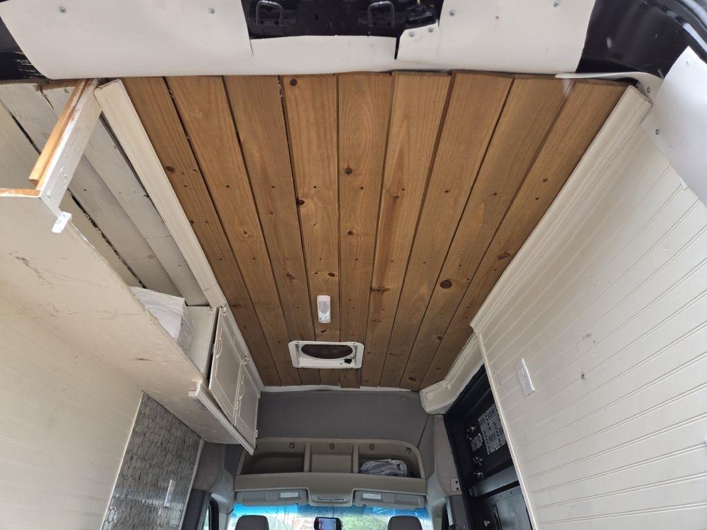 Nissan NV Cargo 2500 HD S V8 High Roof 2012