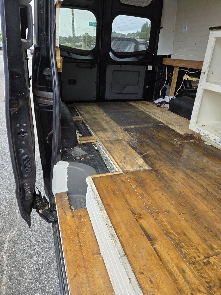 Nissan NV Cargo 2500 HD S V8 High Roof 2012