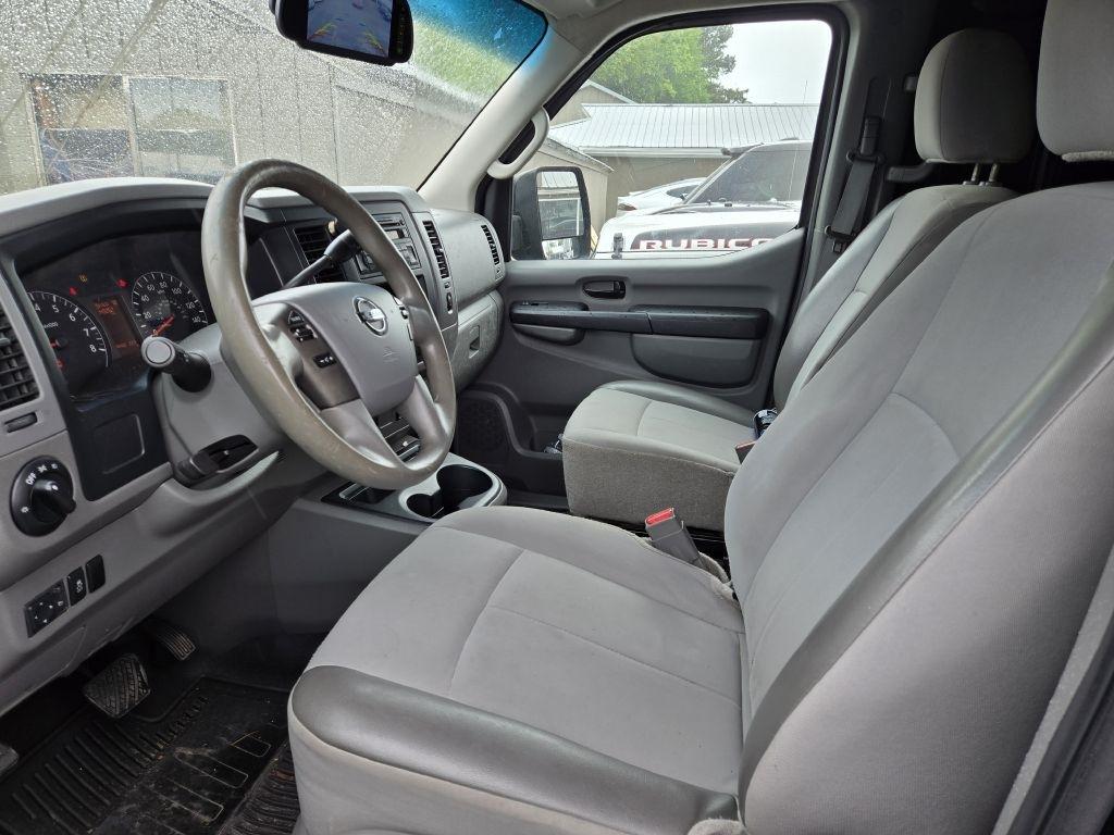 Nissan NV Cargo 2500 HD S V8 High Roof 2012