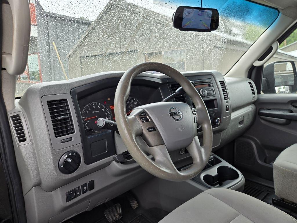 Nissan NV Cargo 2500 HD S V8 High Roof 2012