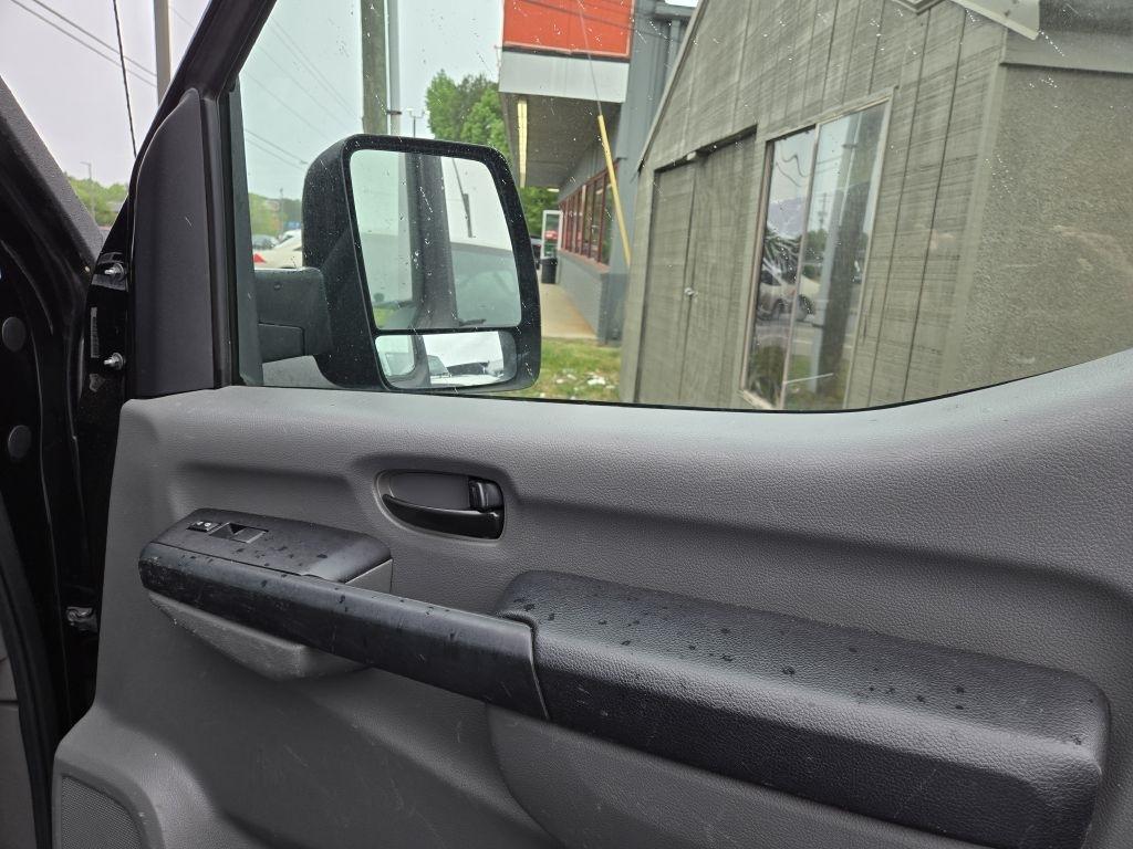 Nissan NV Cargo 2500 HD S V8 High Roof 2012