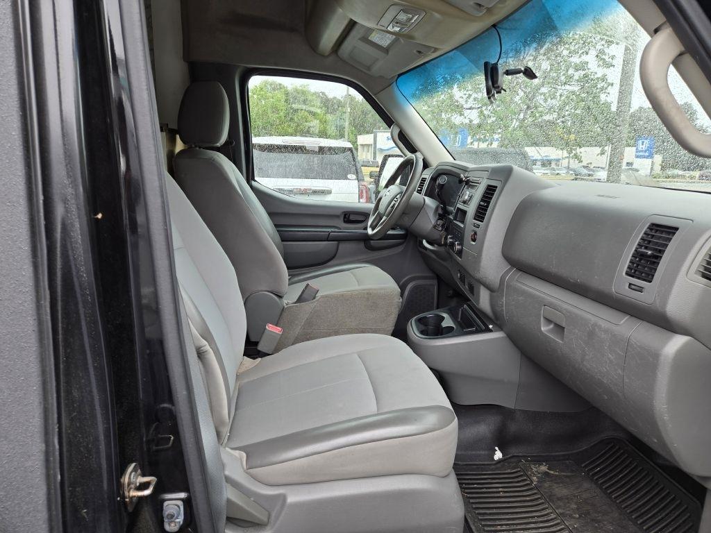 Nissan NV Cargo 2500 HD S V8 High Roof 2012