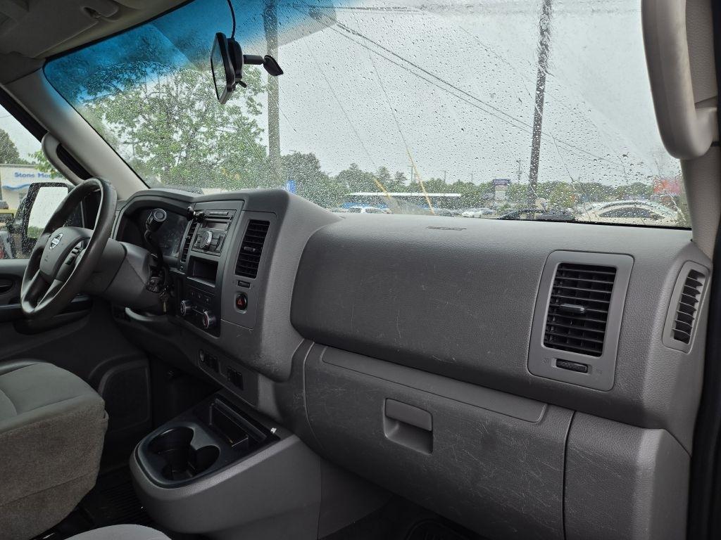 Nissan NV Cargo 2500 HD S V8 High Roof 2012