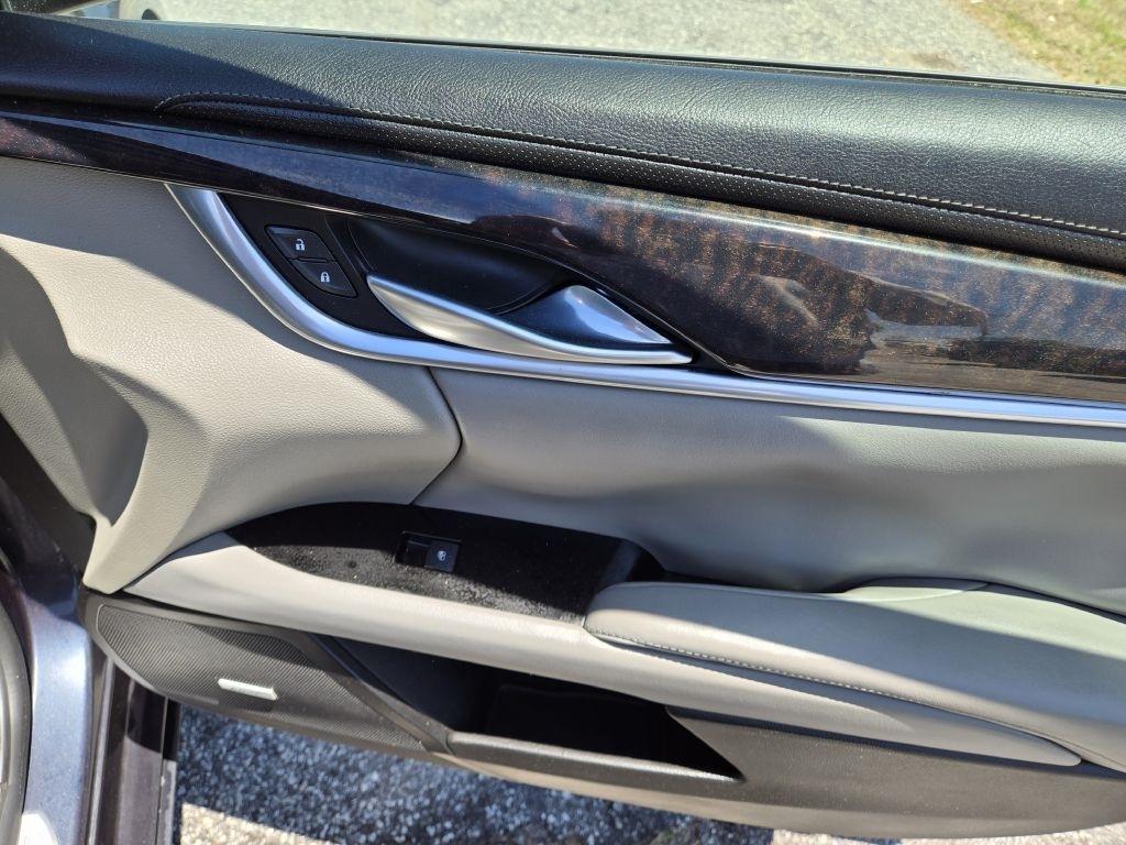 Cadillac XTS Luxury 2013