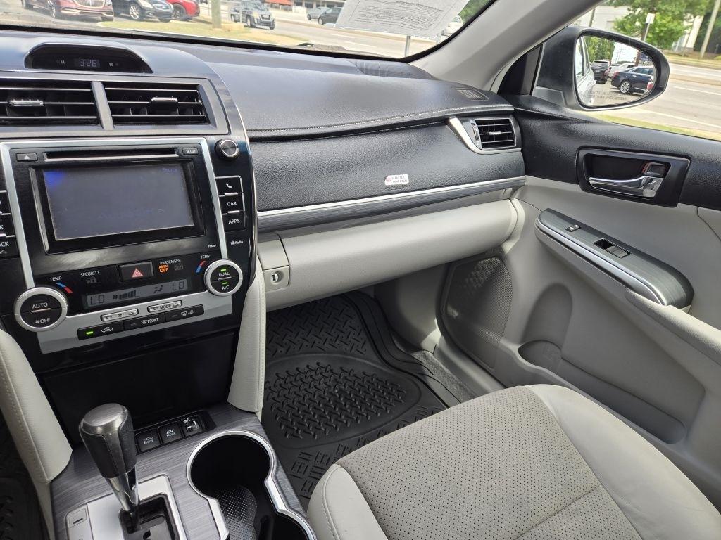 Toyota Camry Hybrid  2012