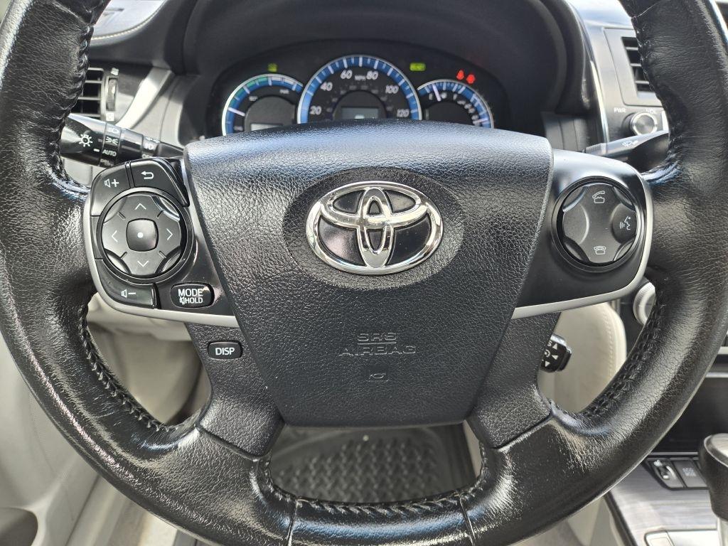 Toyota Camry Hybrid  2012