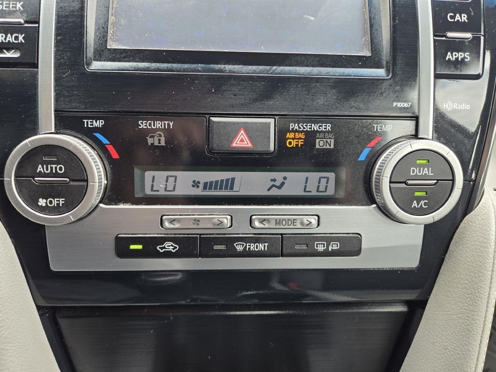 Toyota Camry Hybrid  2012