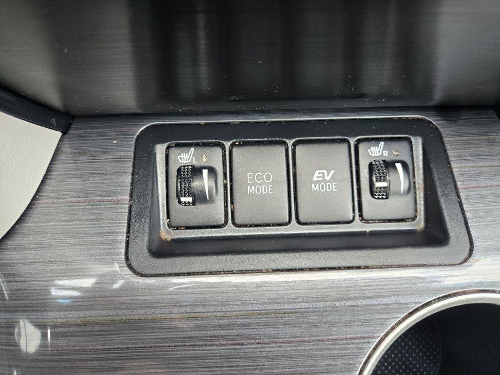 Toyota Camry Hybrid  2012