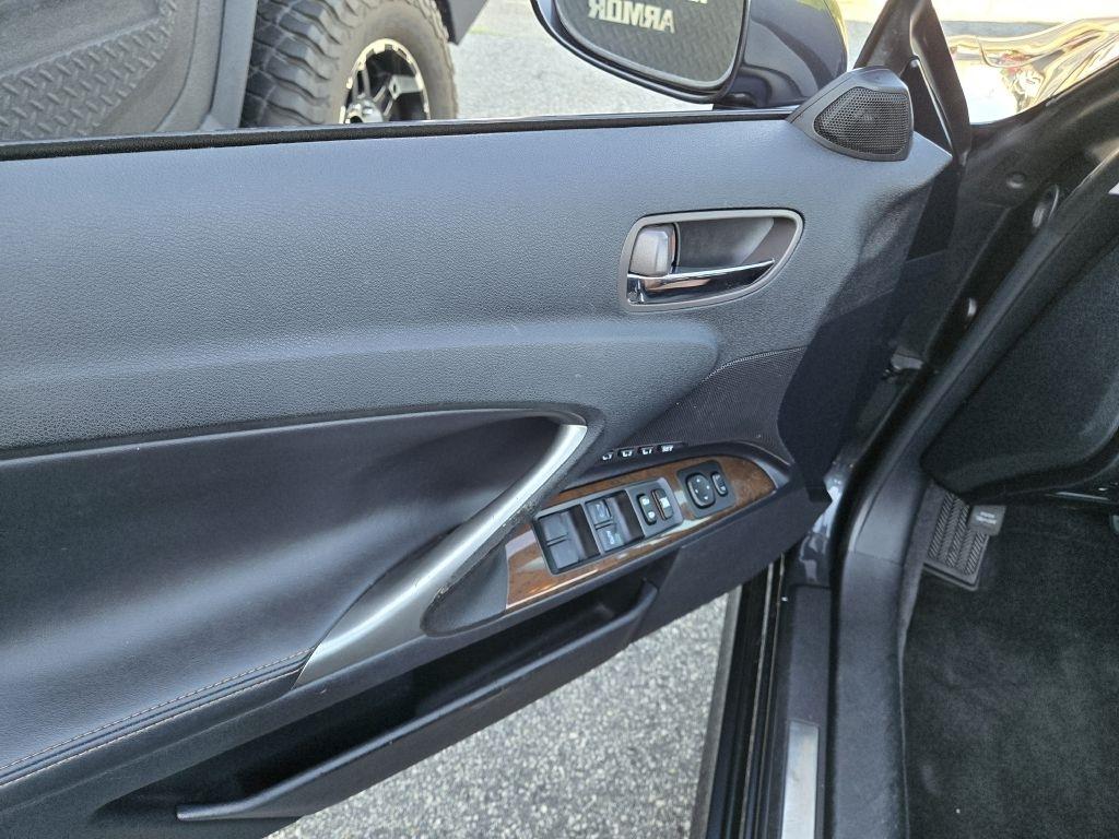 Lexus IS C 250 Manual 2011