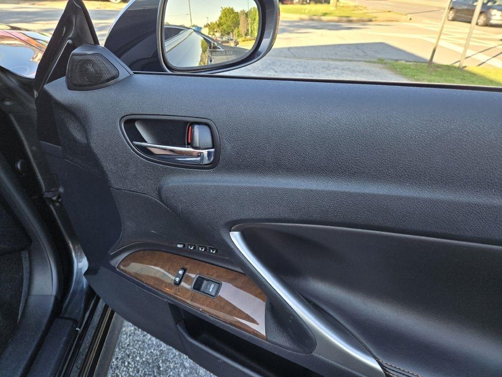 Lexus IS C 250 Manual 2011