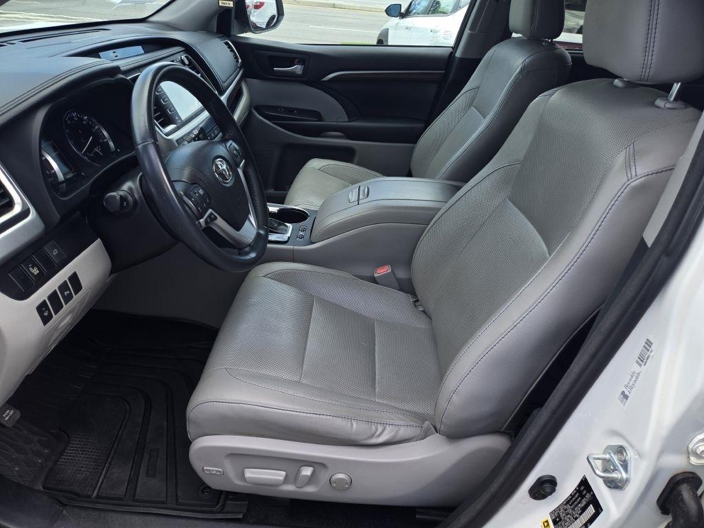 Toyota Highlander Limited FWD V6 2016