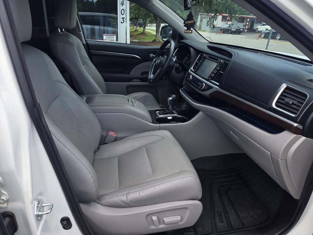 Toyota Highlander Limited FWD V6 2016