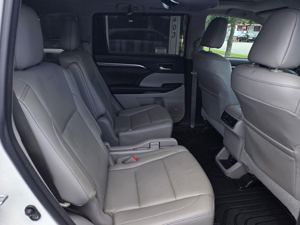 Toyota Highlander Limited FWD V6 2016