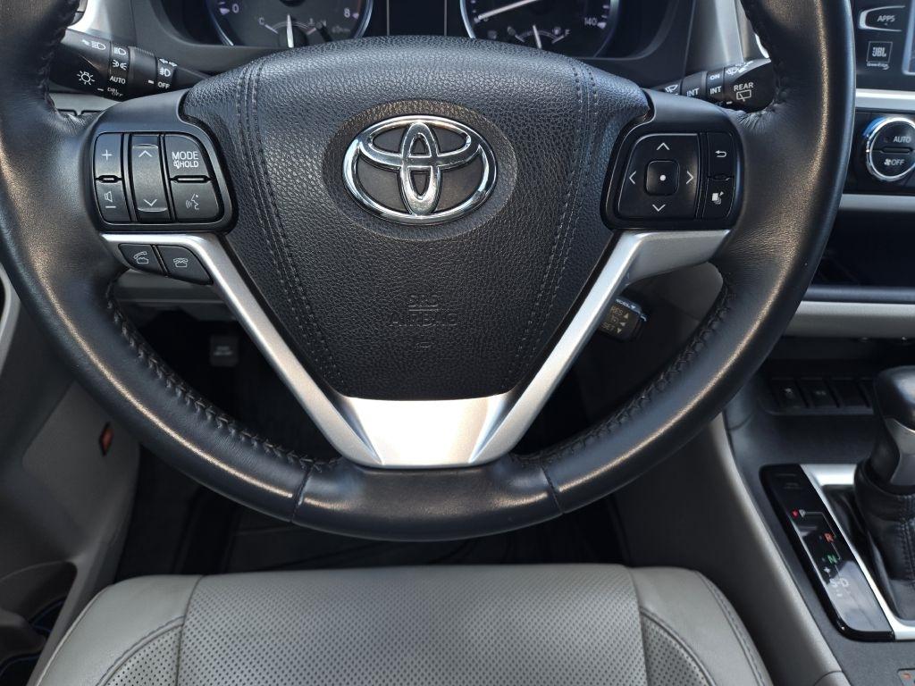 Toyota Highlander Limited FWD V6 2016