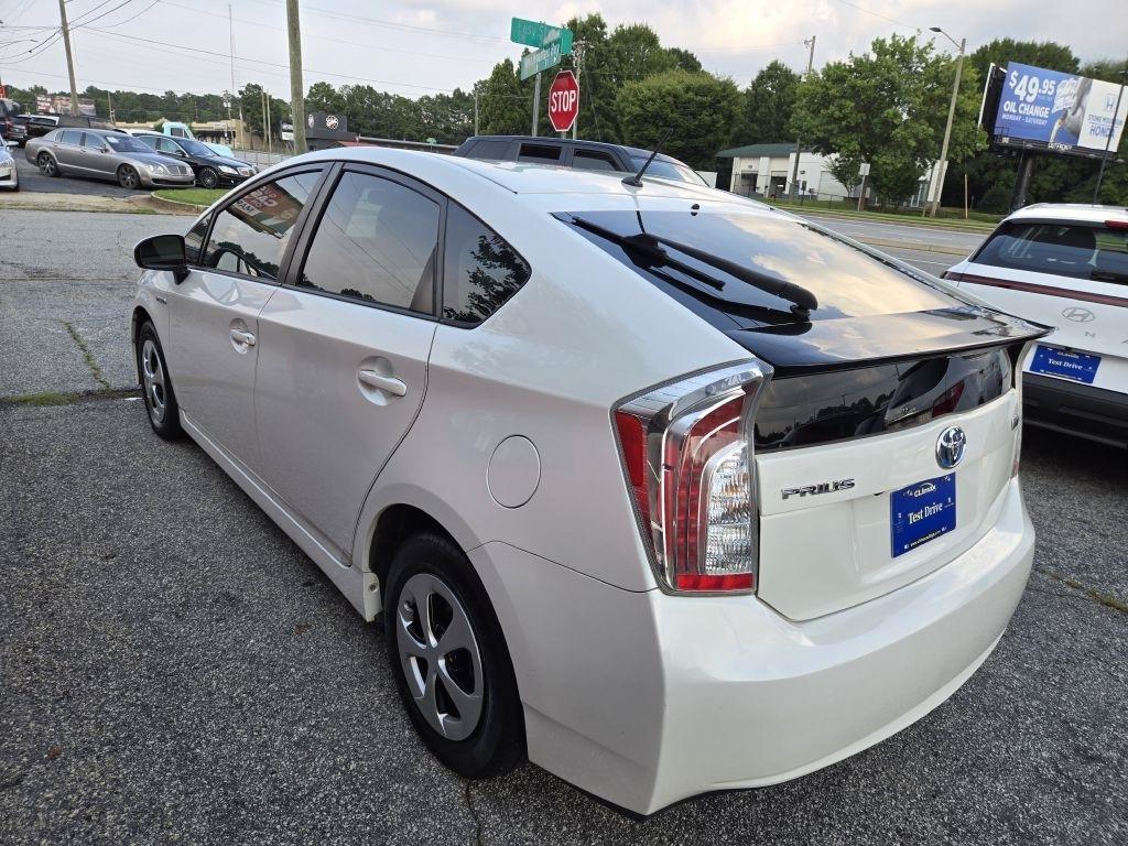 Toyota Prius Two 2015