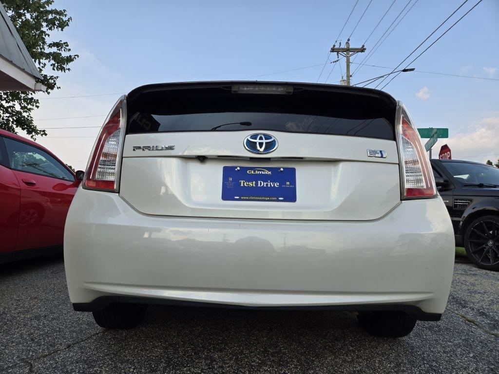 Toyota Prius Two 2015