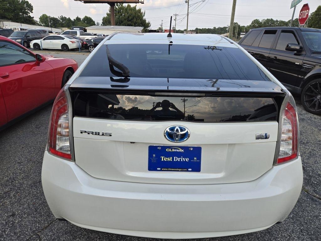 Toyota Prius Two 2015