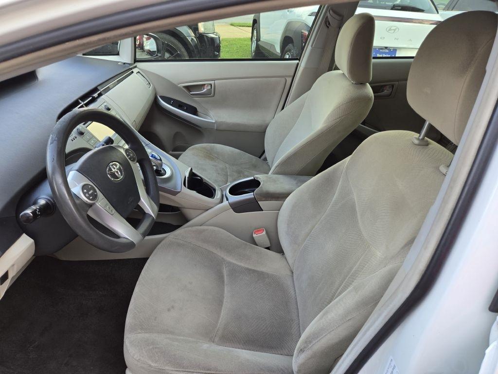 Toyota Prius Two 2015