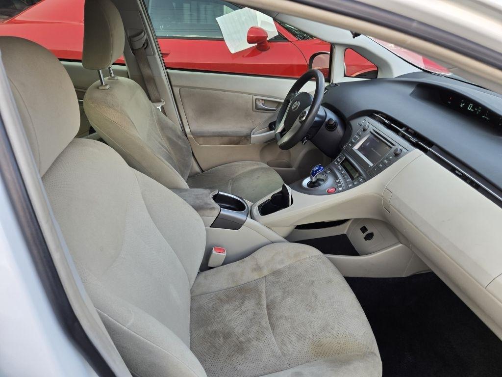 Toyota Prius Two 2015