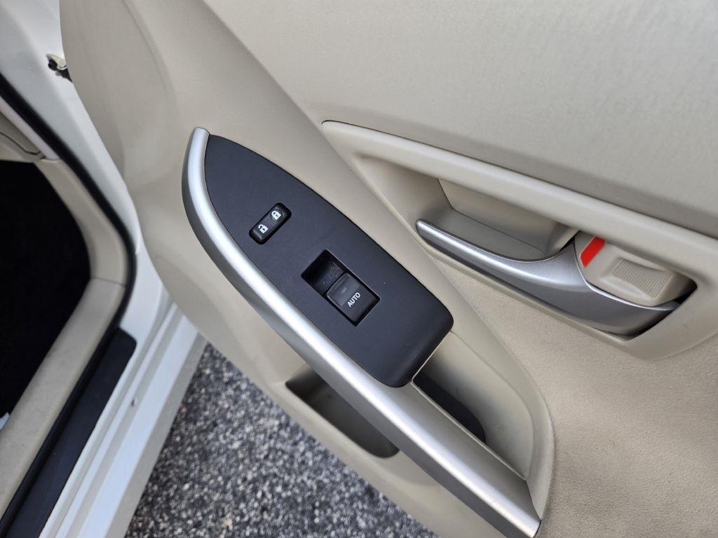 Toyota Prius Two 2015