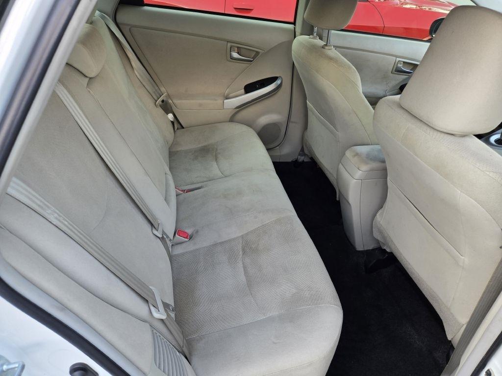 Toyota Prius Two 2015