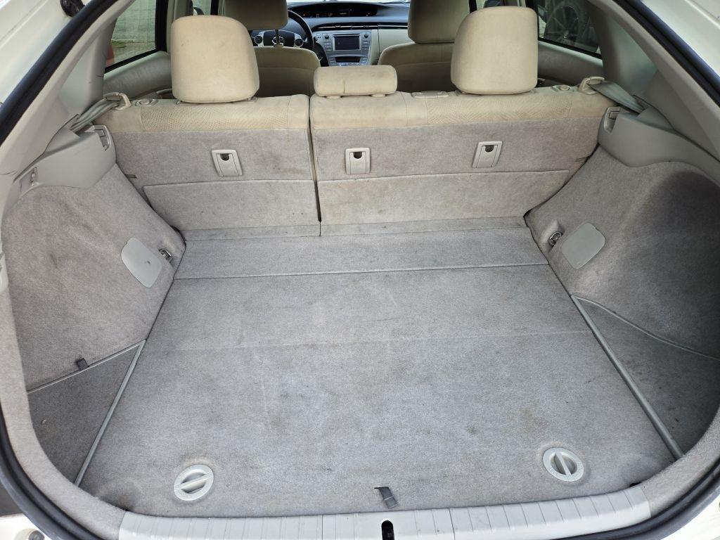 Toyota Prius Two 2015