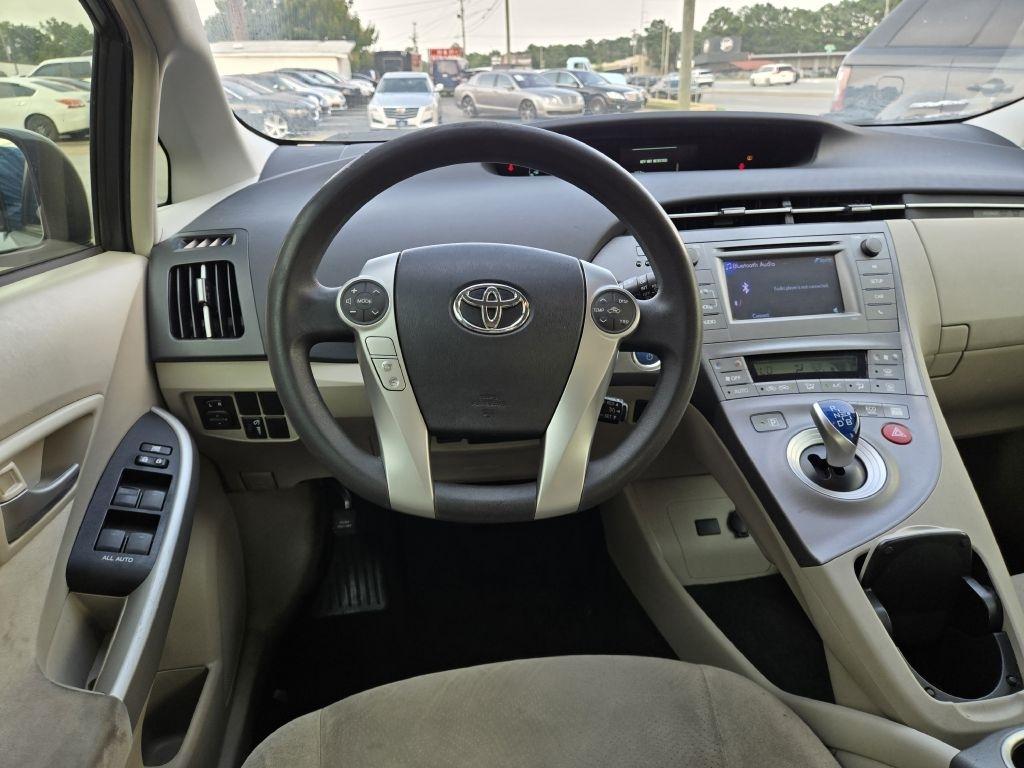 Toyota Prius Two 2015