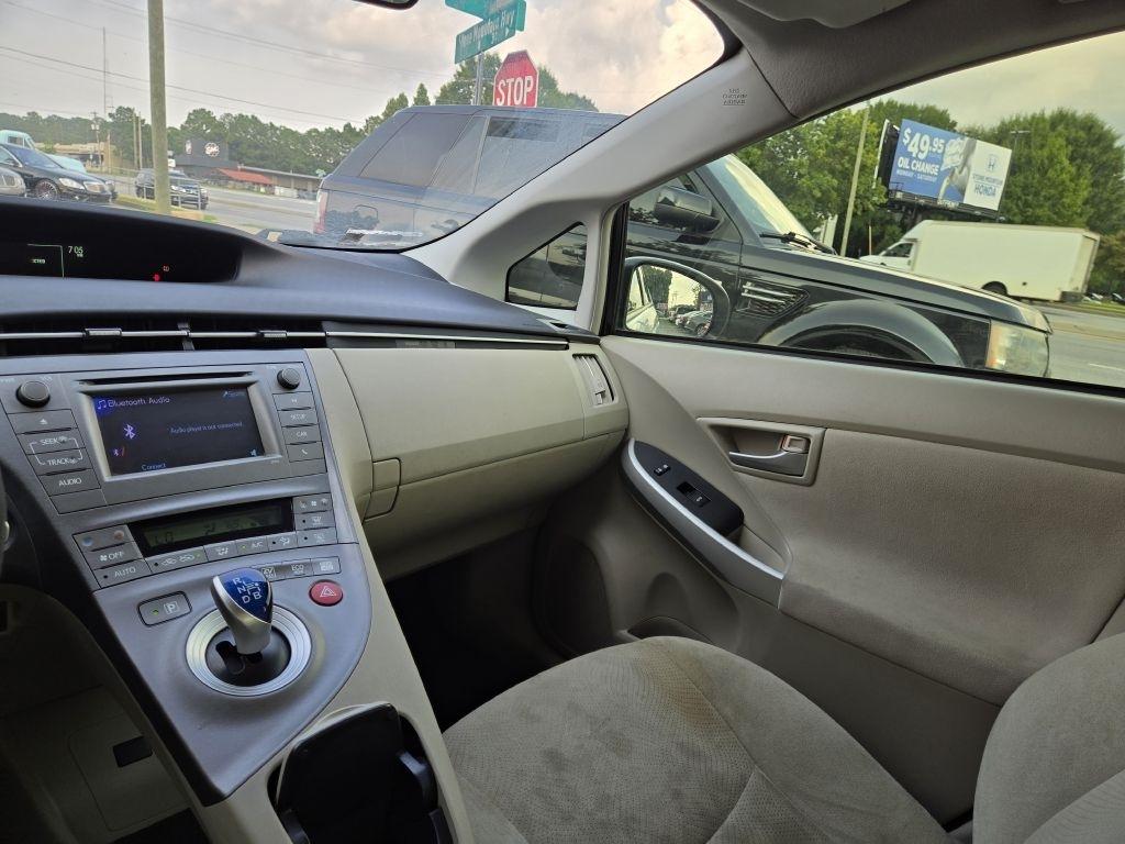 Toyota Prius Two 2015