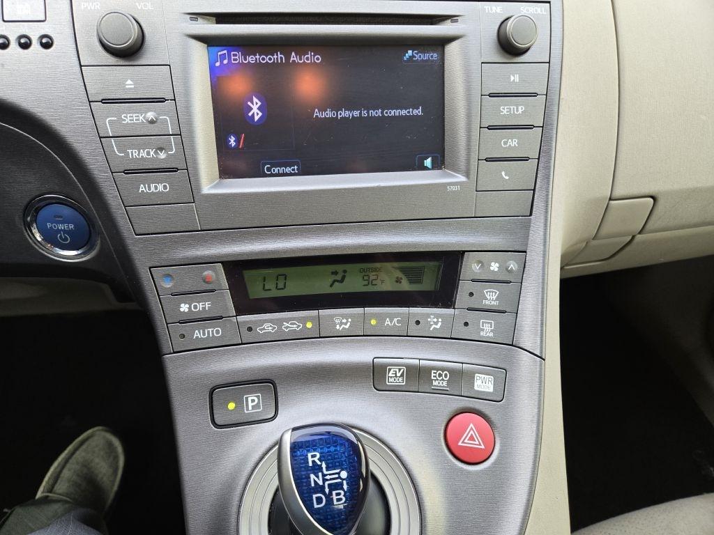 Toyota Prius Two 2015