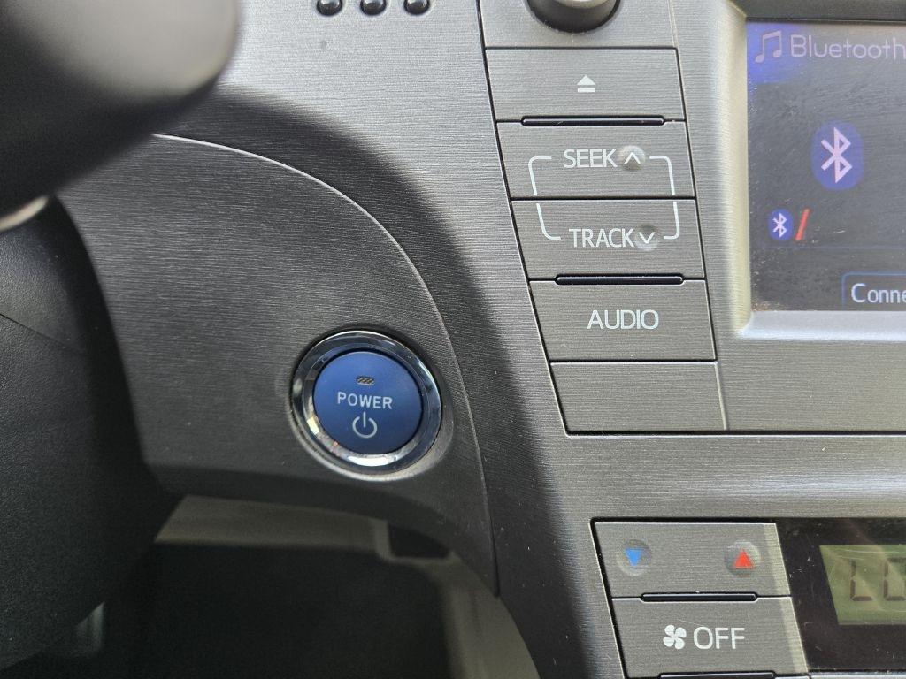 Toyota Prius Two 2015