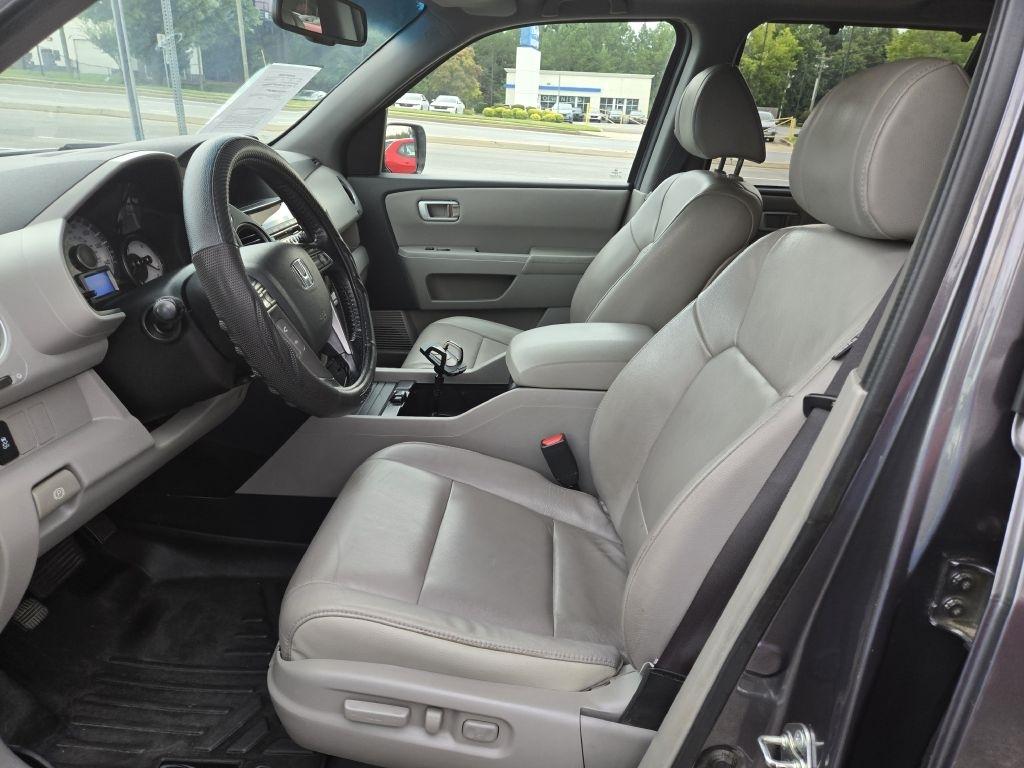 Honda Pilot Touring 2WD 5-Spd AT with DVD 2014